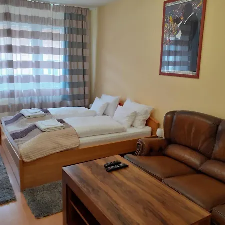 Macskafogo, Tunderi Szallas A Belvarosban Gyor