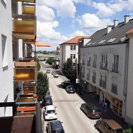 Macskafogo, Tunderi Szallas A Belvarosban * Gyor