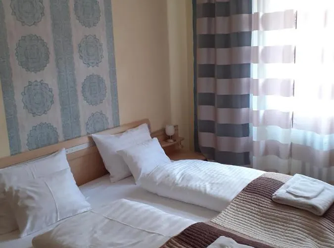 Macskafogo, Tunderi Szallas A Belvarosban * Győr